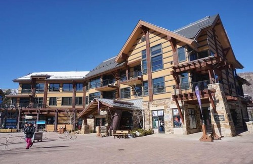 Snowmass Village Hotel | 120 Carriage Way #2205 (203157-9419) - 2 Br Condo