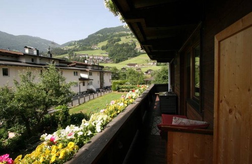 Hippach Apartment | 120 m² Apartment ∙ 4 bedrooms ∙ 11 guests