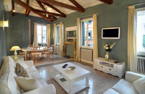 Dorsoduro Apartment | 120 m² Apartment ∙ 2 bedrooms ∙ 5 guests