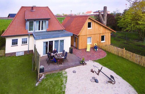 Fedderwardersiel House | 120 m² House ∙ 3 bedrooms ∙ 6 guests
