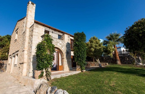 Agia Triada House | 120 m² House ∙ 3 bedrooms ∙ 6 guests