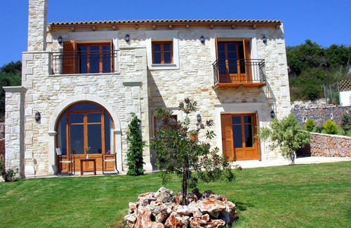 Agia Triada House | 120 m² House ∙ 3 bedrooms ∙ 6 guests