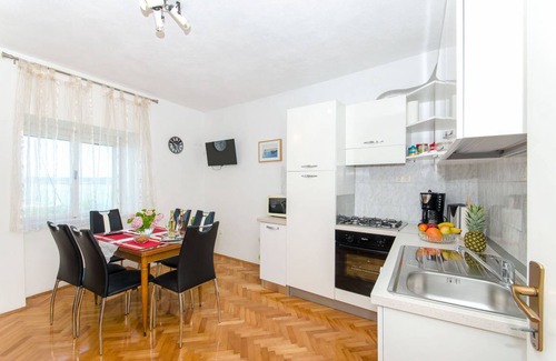 Kastela House | 120 m² House ∙ 4 bedrooms ∙ 8 guests