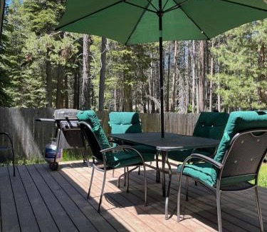 Tahoe Paradise Ski Chalet | 1207S Cabin in the Pines