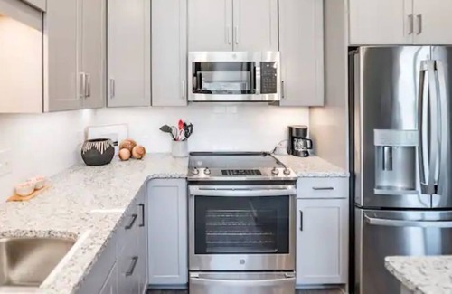 Central Business District Condo | 1208 Commerce St. #104