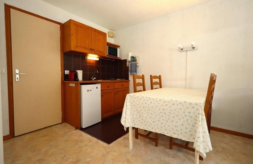 Les Houches Apartment | 120m from ski slopes, 1st floor, terrace, balcony, parking, 27m², Les Houches