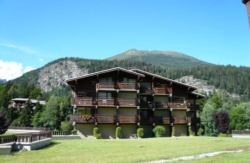 Les Houches Apartment | 120m from ski slopes, 1st floor, terrace, balcony, parking, 27m², Les Houches