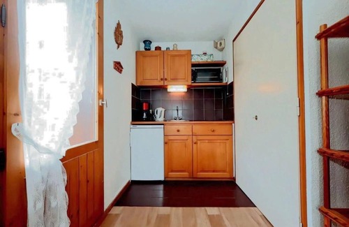 Les Houches Apartment | 120m from ski slopes, 2nd floor, balcony, parking, tv, ski locker, 21m², Les Houches