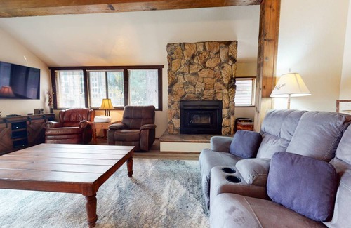 Mammoth Lakes Condo | 121 m² Condo ∙ 2 bedrooms ∙ 6 guests