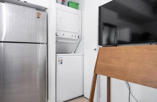 Downtown Winnipeg Condo | (1210)Downtown Glasshouse Gorgeous 2BR 1BATH +PARKING+Fast WiFi (311)