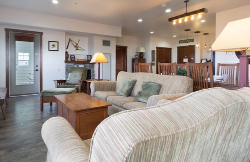 Snowshoe Condo | 122 m² Condo ∙ 3 bedrooms ∙ 10 guests