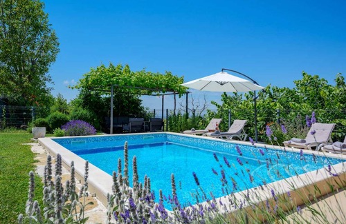 Momjan Villa | 122 m² Villa ∙ 3 bedrooms ∙ 6 guests