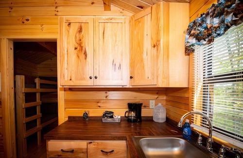 Logan Cabin | 123) Yellowleg Log Cabin. Close to Hocking Hills State Park and more!