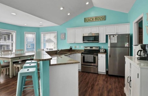 Village of Stump Sound House | 124 North Permuda Wynd - Ocean view - Community Pool