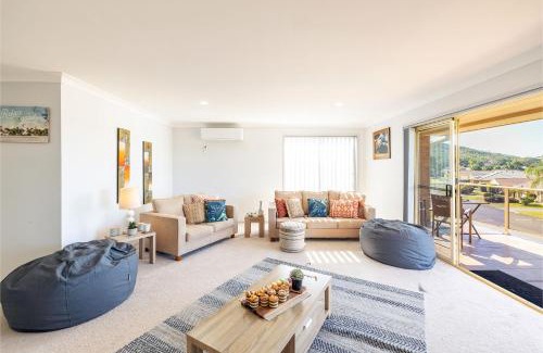 Fingal Bay House | 124 Rocky Point Rd - pet friendly, air con, Wi-Fi, high chair and Cot
