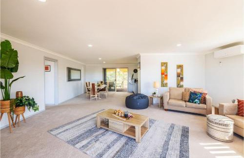 Fingal Bay House | 124 Rocky Point Rd - pet friendly, air con, Wi-Fi, high chair and Cot
