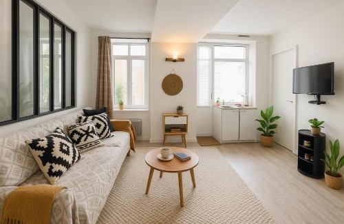Enfants-Rouges Apartment | 124a LE MARAIS - RICHARD LENOIR working & living