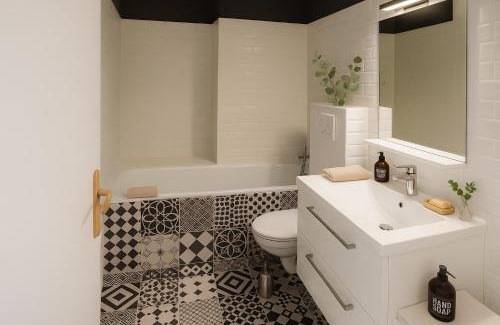 Enfants-Rouges Apartment | 124a LE MARAIS - RICHARD LENOIR working & living