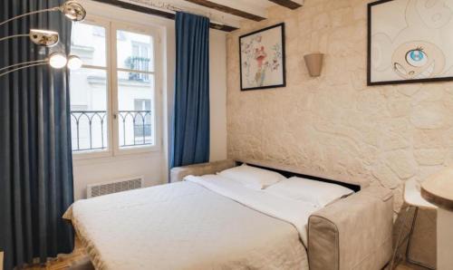 Enfants-Rouges Apartment | 124a LE MARAIS - RICHARD LENOIR working & living