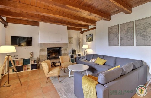 Coatreven House | 125 m² Gîte ∙ 4 bedrooms ∙ 8 guests