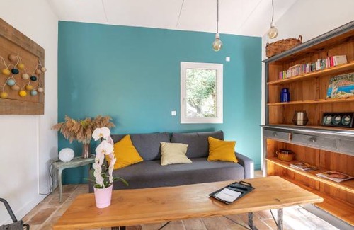 Lacoste House | 125 m² House ∙ 3 bedrooms ∙ 4 guests