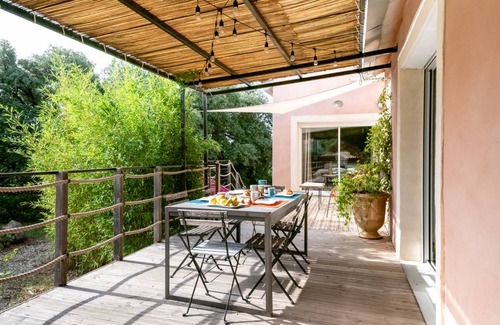 Lacoste House | 125 m² House ∙ 3 bedrooms ∙ 6 guests