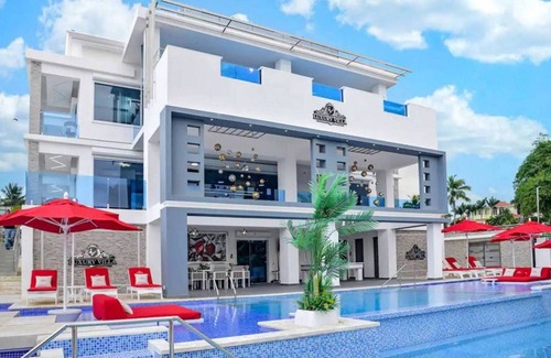 Montellano Villa | 12BR DeLuxe Villa: Infinity Pool, Jacuzzi, Billiard & Bar