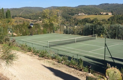 Castellina in Chianti House | 12km North of Siena with a stunning view pool & tenniscourt 3 bedrooms ensuite
