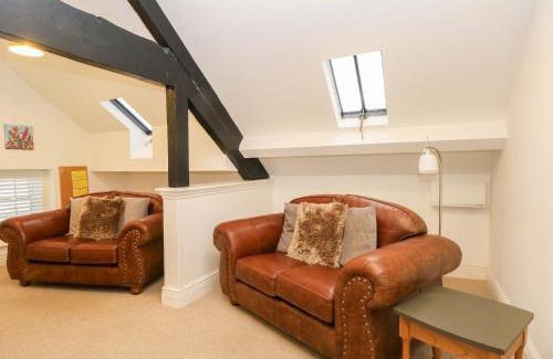 Buxton Apartment | 13 Eagle Parade