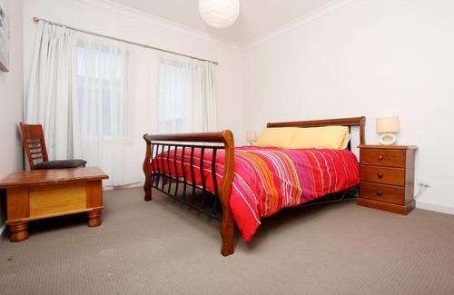 Hayborough Apartment | 13 Elliot Ave - Pets Negotiable - BYO Linen