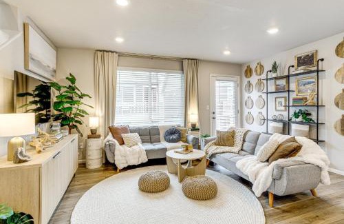Gateway House | 13 Mi to Dtwn Denver Spacious Home with Balcony!