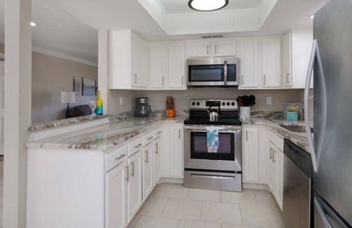 West Bradenton House | 13 MINUTES to AMI beaches, GORGEOUS NW BRADENTON, Heated Pool (See Note)