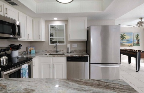 West Bradenton House | 13 MINUTES to AMI beaches, GORGEOUS NW BRADENTON, Heated Pool (See Note)