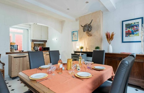 Aigues-Mortes Medieval City Other | 130 m² Accommodation ∙ 3 bedrooms ∙ 6 guests