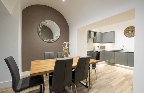 Bristol Apartment | 130 m² Apartment ∙ 2 bedrooms ∙ 6 guests