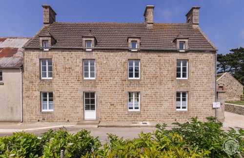Anneville-en-Saire House | 130 m² Gîte ∙ 4 bedrooms ∙ 10 guests