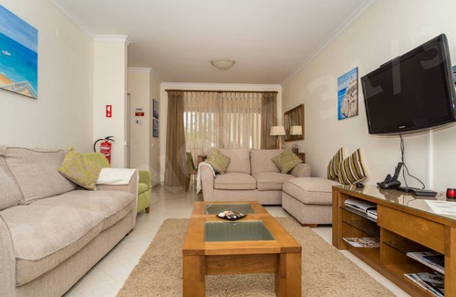 Estombar House | 130 m² House ∙ 2 bedrooms ∙ 4 guests