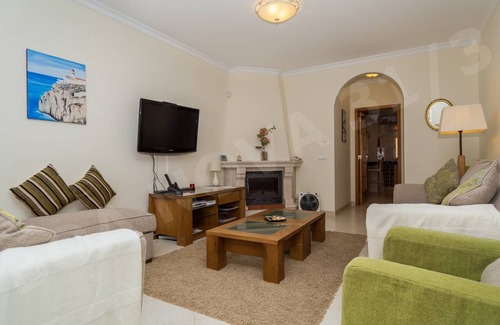 Estombar House | 130 m² House ∙ 2 bedrooms ∙ 4 guests