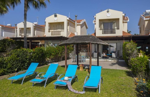 Meneou Villa | 130 m² Villa ∙ 3 bedrooms ∙ 6 guests