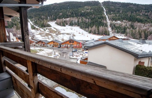 Villarodin-Bourget Apartment | 130m from ski slopes, 2nd floor, balcony, parking, tv, ski locker, 35m², La Norma