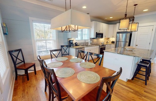 Savannah Beach Cottage | 1313 6th Avenue - Rest A Shore