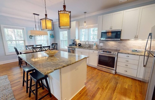 Savannah Beach Cottage | 1313 6th Avenue - Rest A Shore