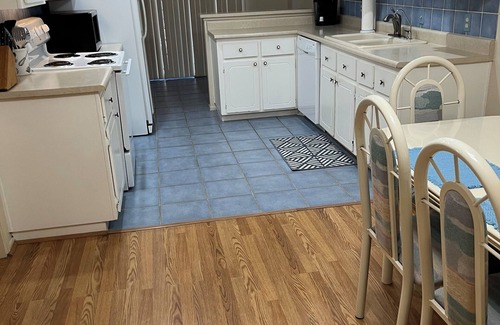 Apache Junction Condo | 133 Available January 2026 nCharming 2-bedroom condo