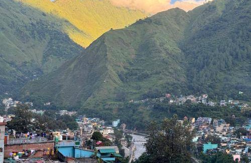 Dharchula House | 138 m² House ∙ 3 bedrooms ∙ 8 guests