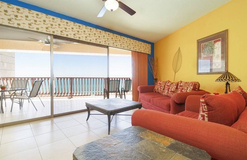 Sandy Beach Condo | 139 m² Condo ∙ 2 bedrooms ∙ 6 guests