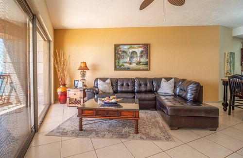 Sandy Beach Condo | 139 m² Condo ∙ 2 bedrooms ∙ 6 guests
