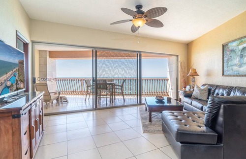 Sandy Beach Condo | 139 m² Condo ∙ 2 bedrooms ∙ 6 guests