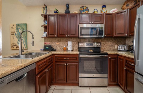 Sandy Beach Condo | 139 m² Condo ∙ 2 bedrooms ∙ 6 guests