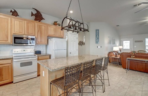Leeward Sands House | 139 m² House ∙ 3 bedrooms ∙ 10 guests