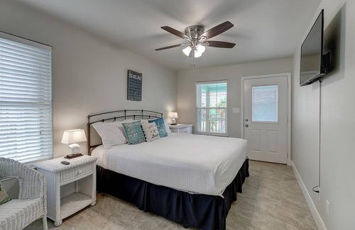 Leeward Sands House | 139 m² House ∙ 3 bedrooms ∙ 10 guests